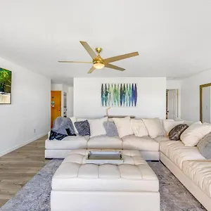 Apartment Newly Renovated With Sup Paddle Boards And Golf Clubs Included, Kailua-Kona
